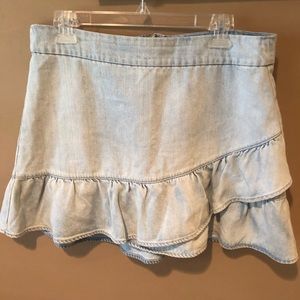 Light wash ruffle miniskirt